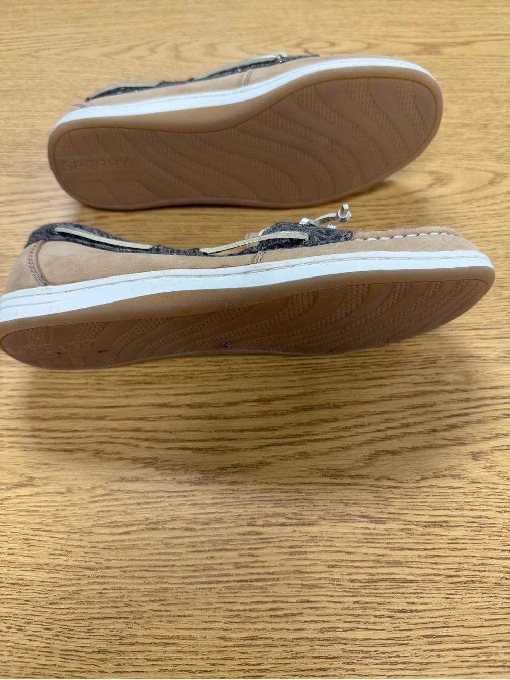 Sperry girls size 4 boat shoes cheetah
